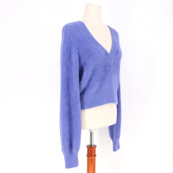ARITZIA SUNDAY BEST Kitten V-neck Fuzzy Cropped Sweater in Peri Purple Size M - Picture 4 of 9